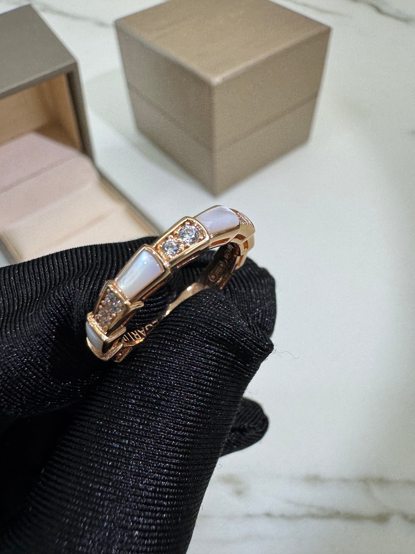 BVLGARI Serpenti 白貝母拼鑽 玫瑰金戒指