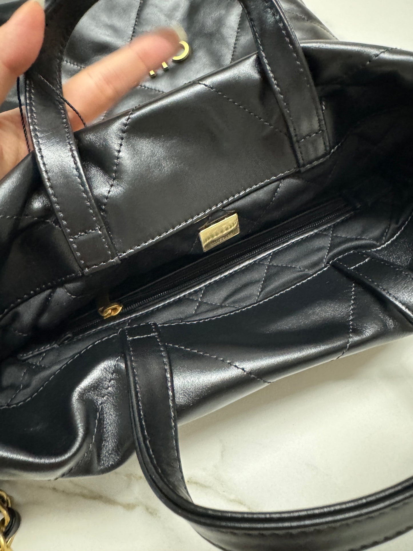 CHANEL 22 Backpack 黑金