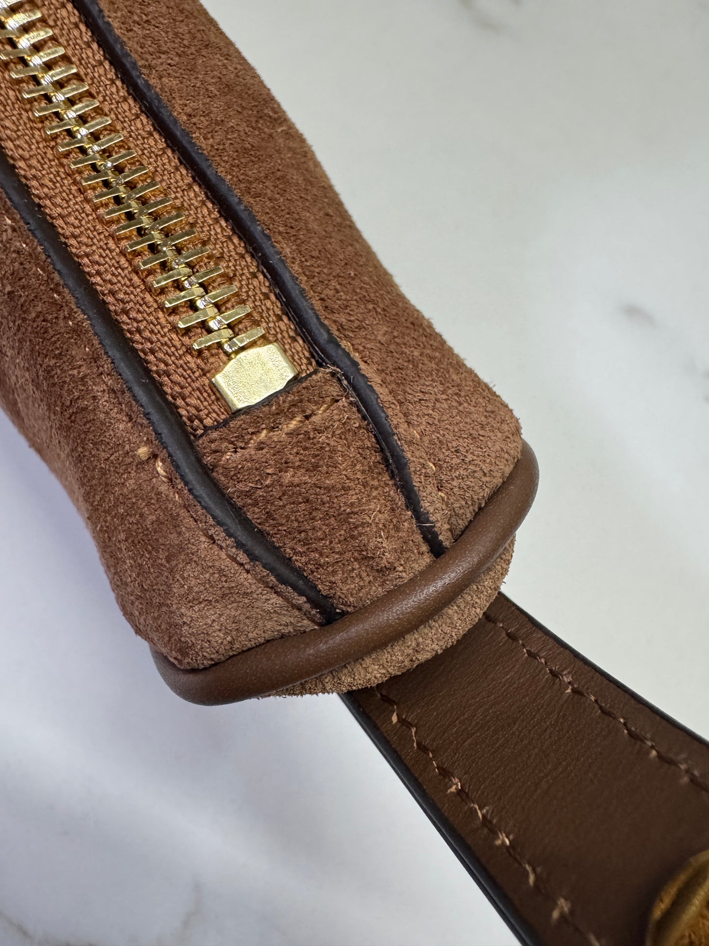 PRADA 半月包 麂皮棕色