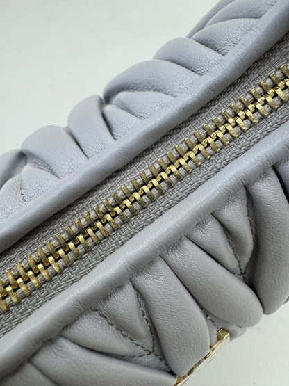 MIU MIU Wander Small 霧霾藍