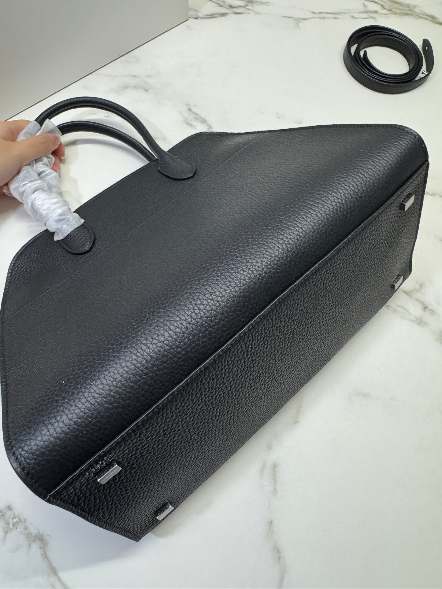 THE ROW Marguax 12 黑銀荔枝紋