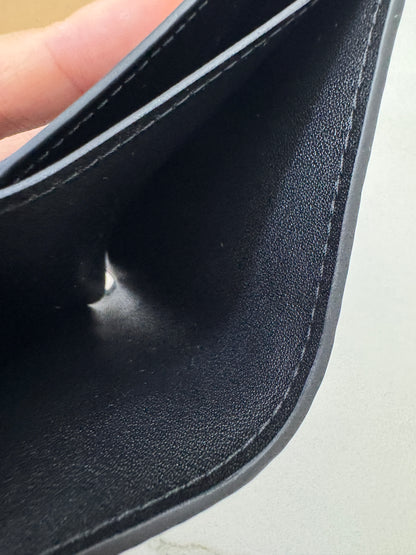 LV Multiple Wallet 黑色皮壓花