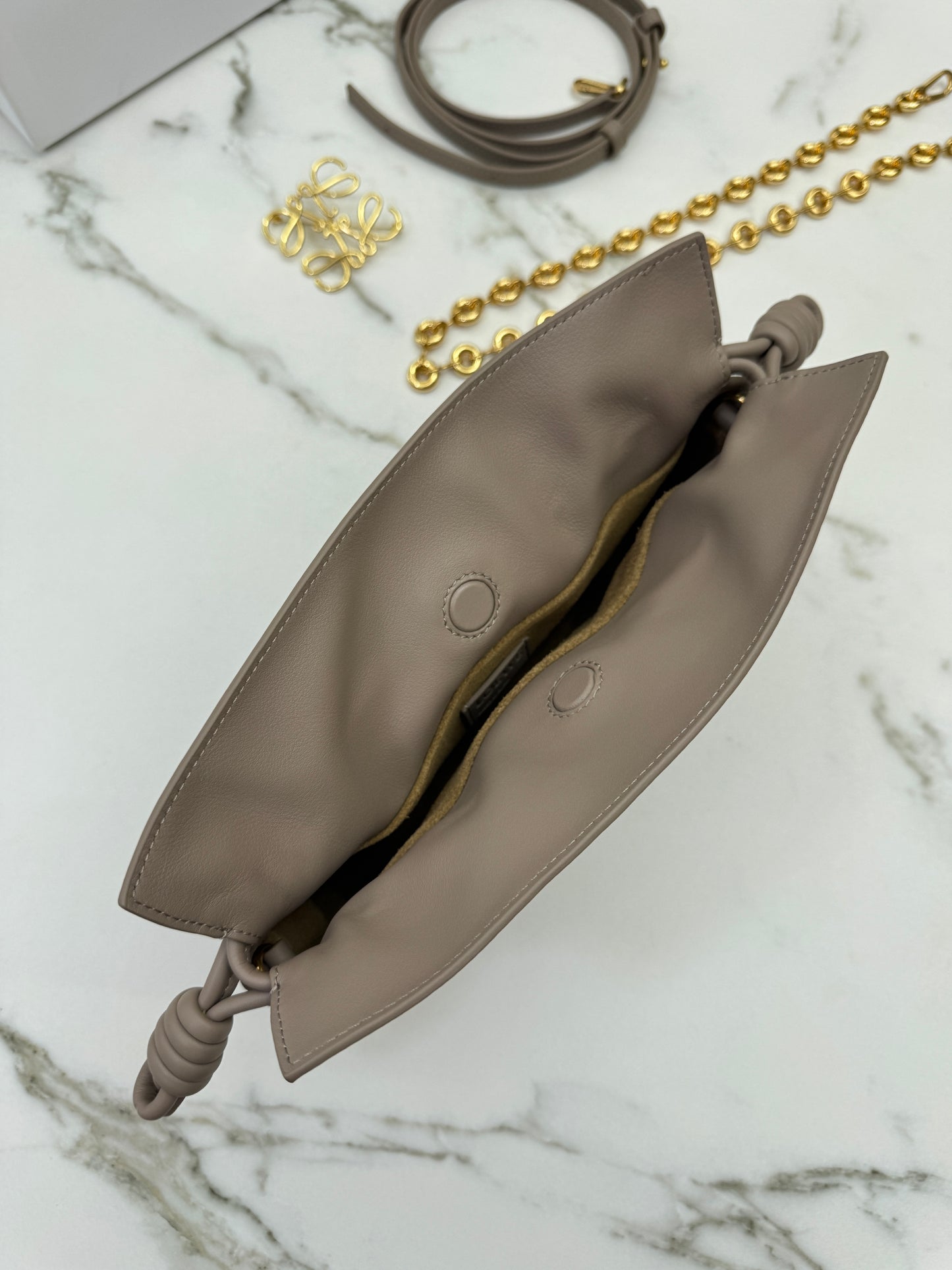 LOEWE Mini Flamenco Purse 沙色 Sand【另加胸針和甜甜圈鏈條】