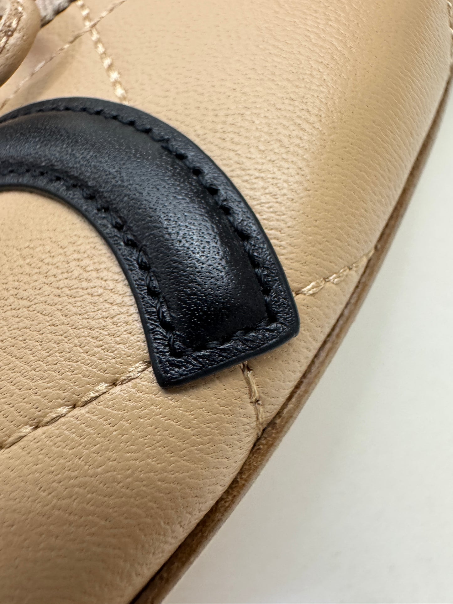 CHANEL Cambon Ballet Flats 杏拼黑 Beige