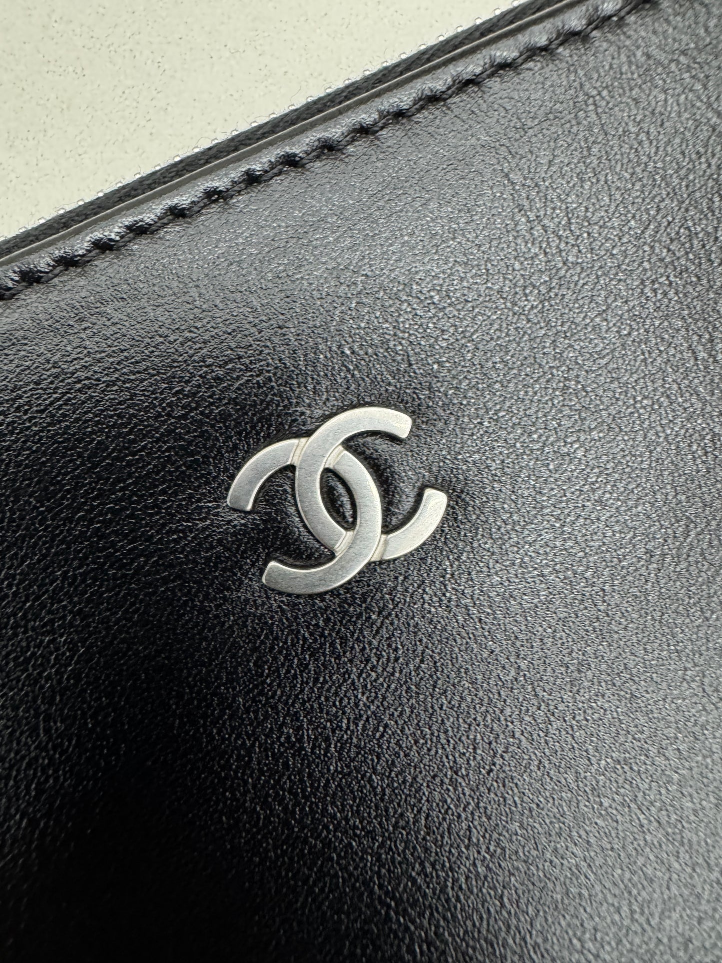 CHANEL 22Bag 黑銀 Medium