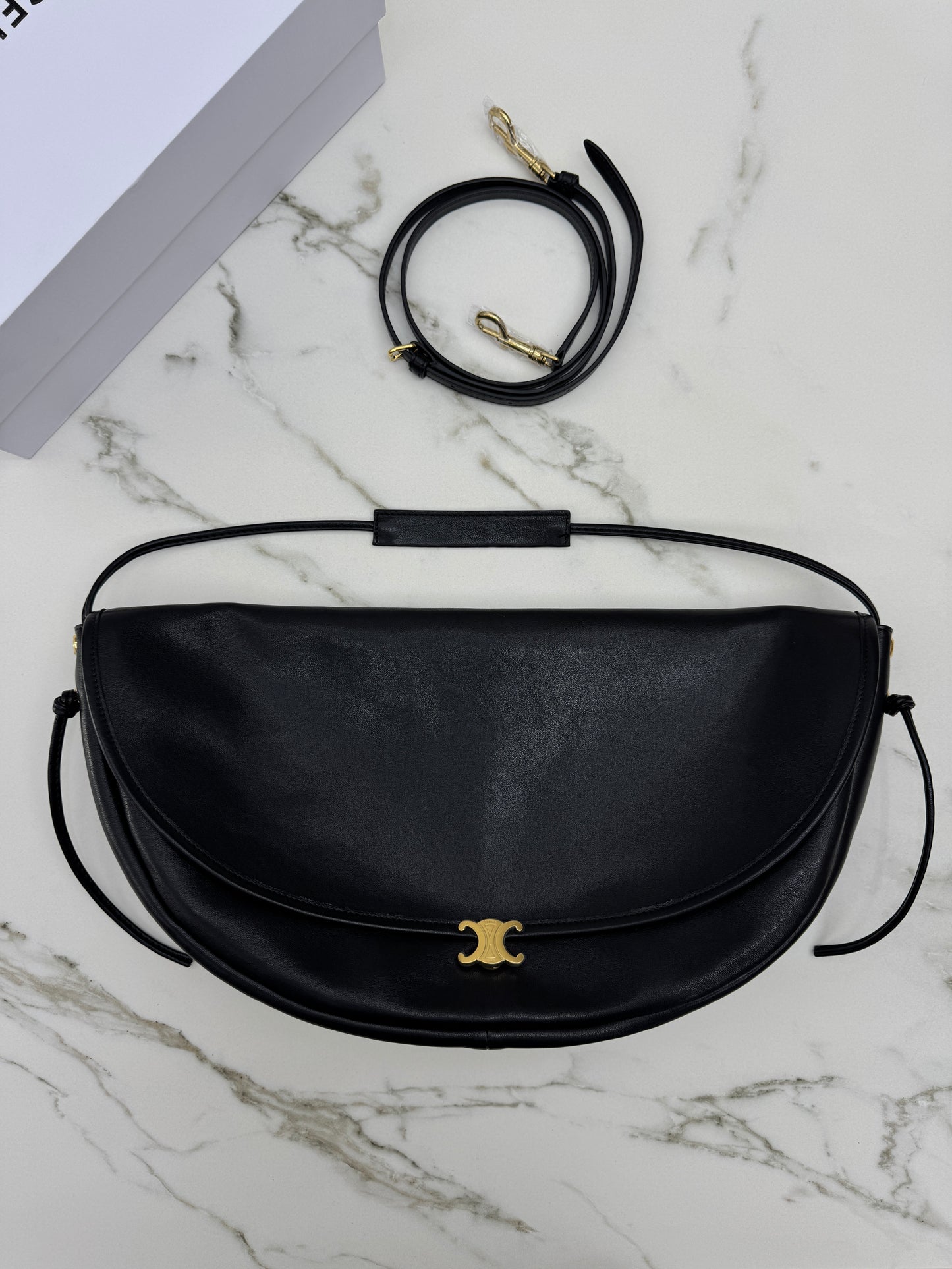 CELINE Soft Triomphe Half Moon 黑色