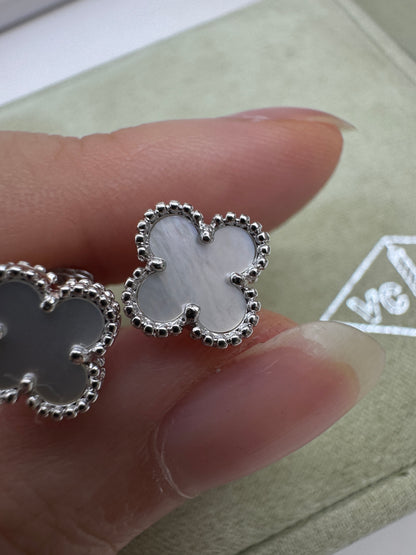 VCA Sweet Alhambra Earrings 白金色白貝母耳環