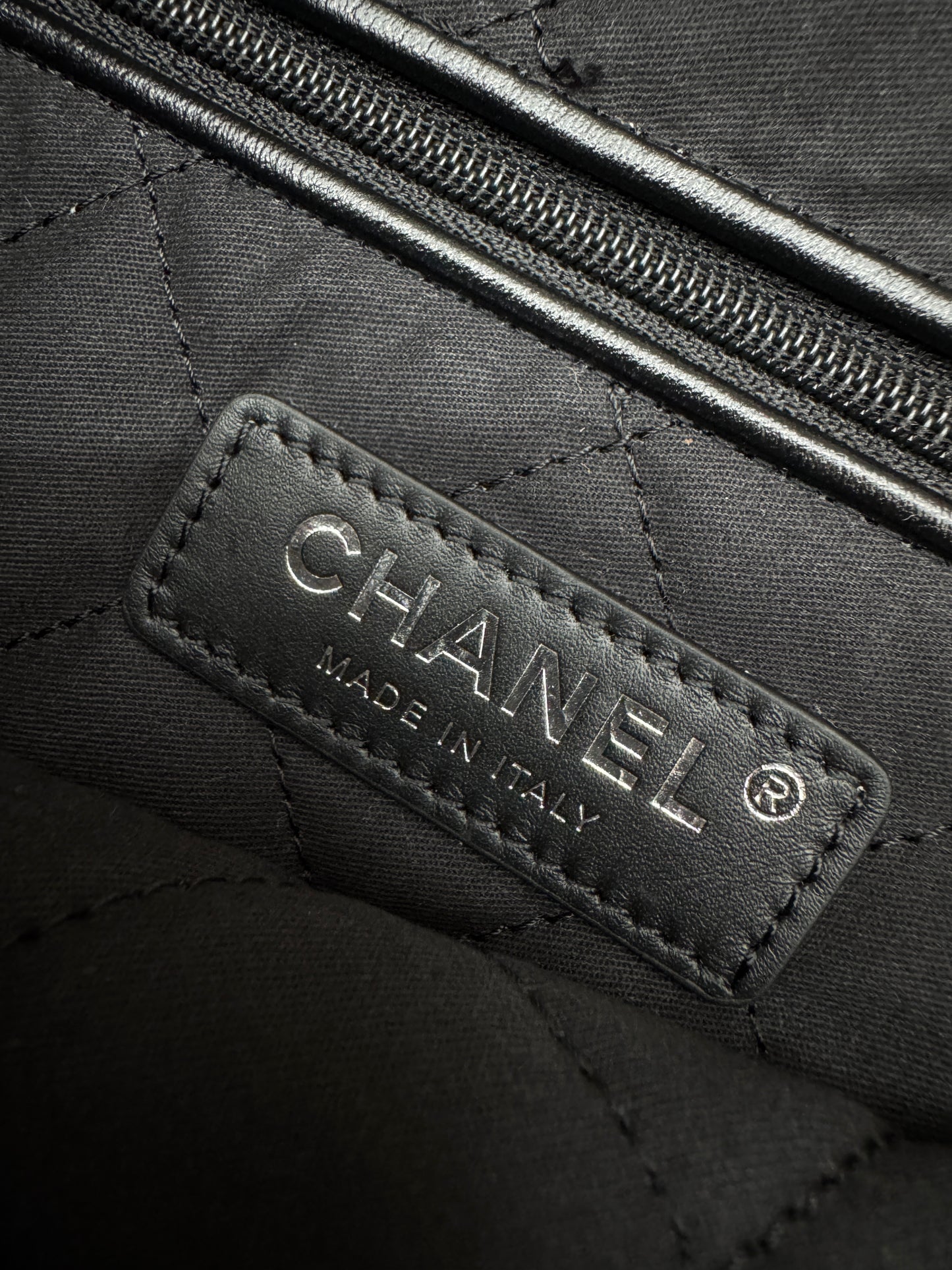 CHANEL 22Bag So Black Small