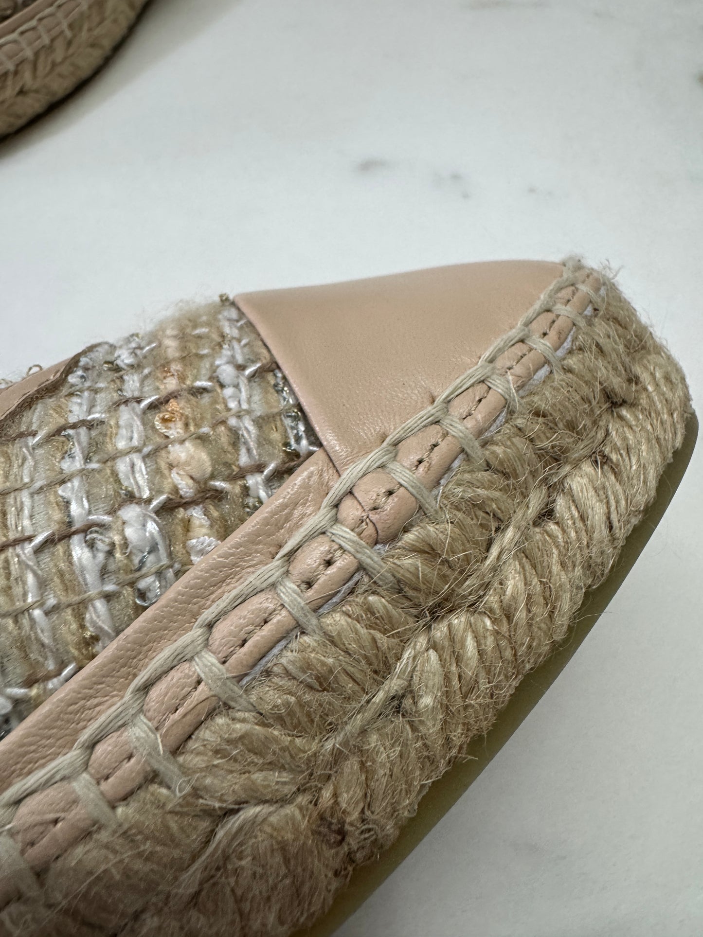 CHANEL 淺杏色軟呢漁夫鞋