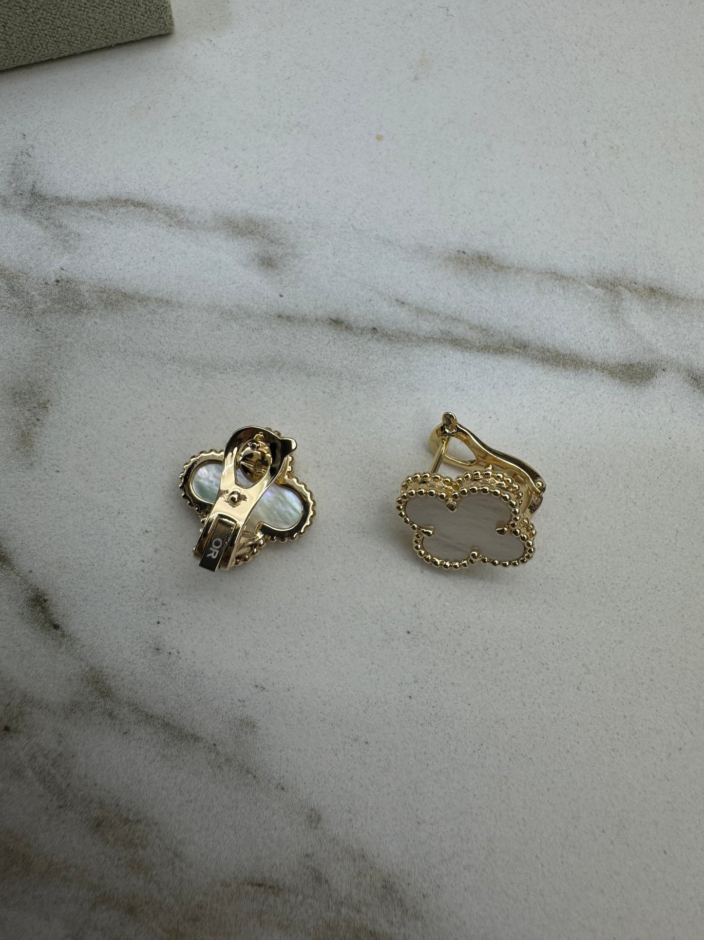 VCA Vintage Alhambra Earrings 白貝母金色