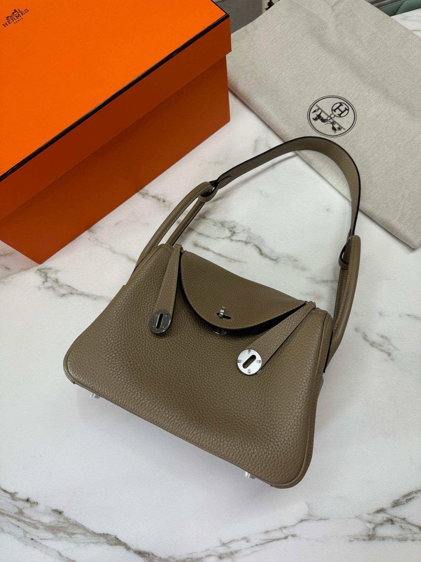 HERMES Lindy26 馬爾法米 銀扣 TC