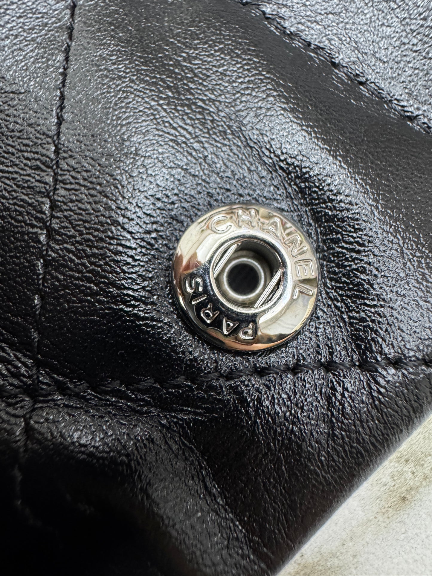 CHANEL 22Bag So Black Small