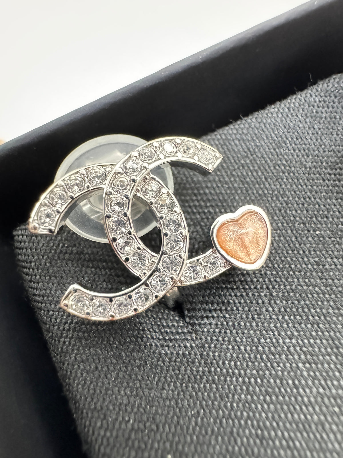 CHANEL 25P 粉色小愛心耳夾