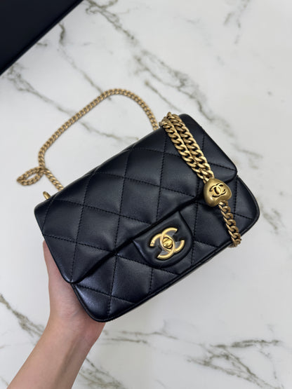 CHANEL 25P 愛心金球羊皮 黑色