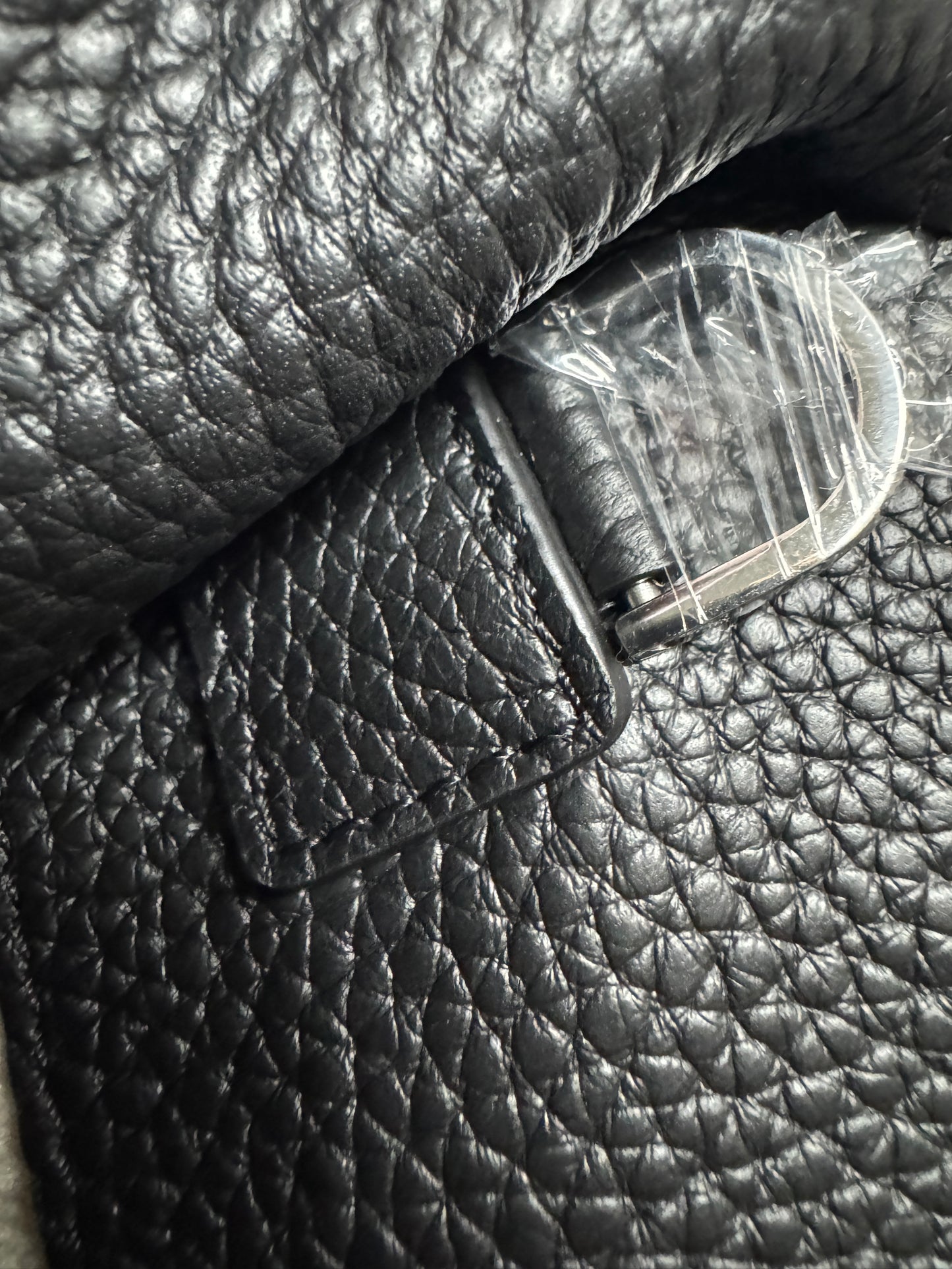 THE ROW Marguax 12 黑銀荔枝紋