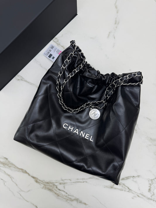 CHANEL 22Bag 黑銀 Medium
