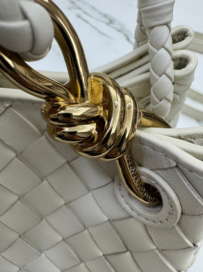 BV Parachute Small 海鹽白 Sea Salt