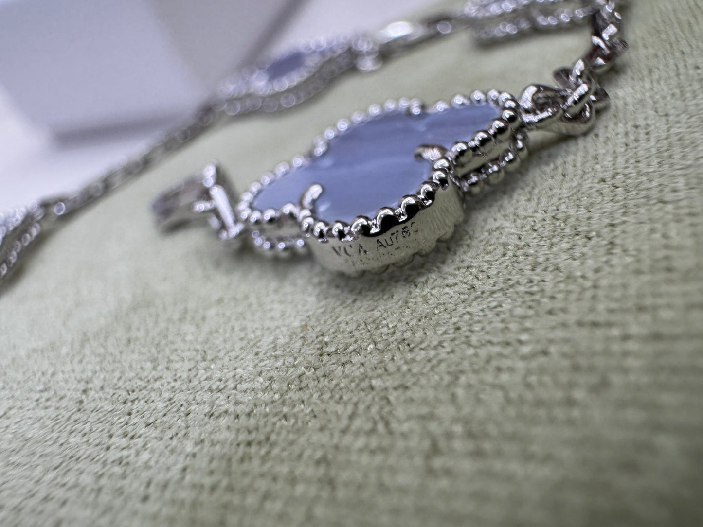 VCA Vintage Alhambra 五花藍玉髓手鏈