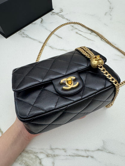 CHANEL 25P 愛心金球羊皮 黑色