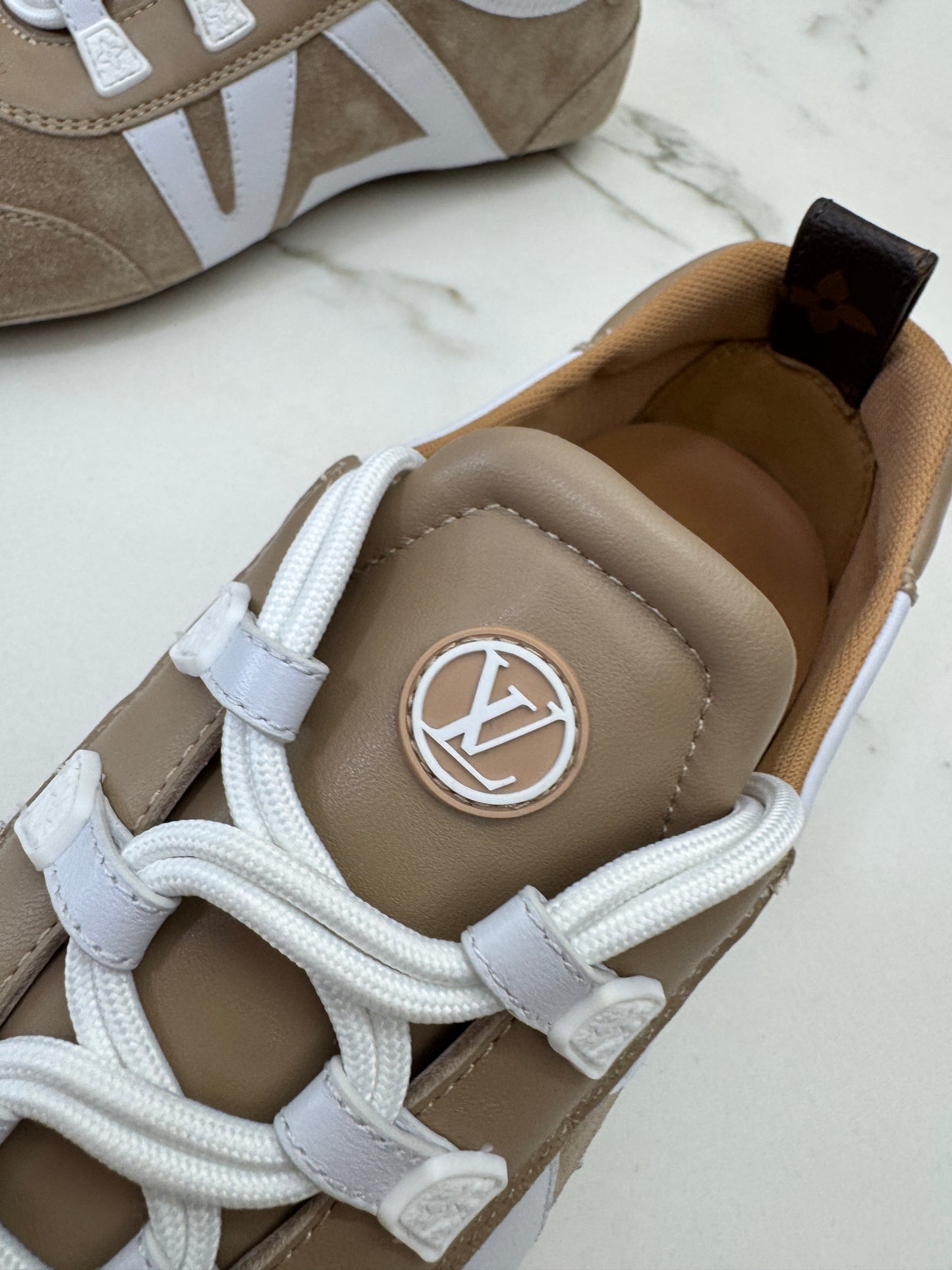 LV Sneakerina 卡其色