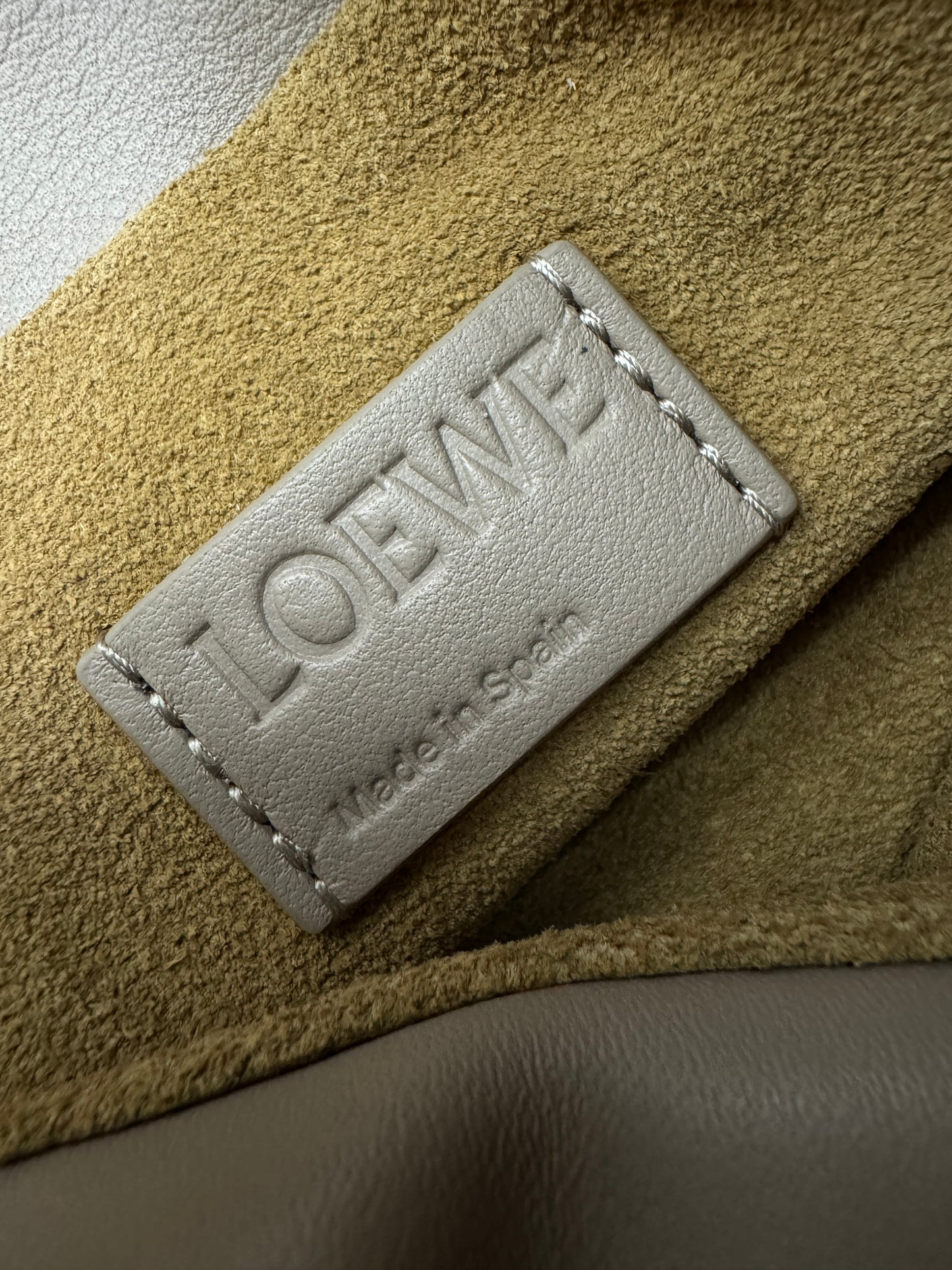 LOEWE Mini Flamenco Purse 沙色 Sand【另加胸針和甜甜圈鏈條】