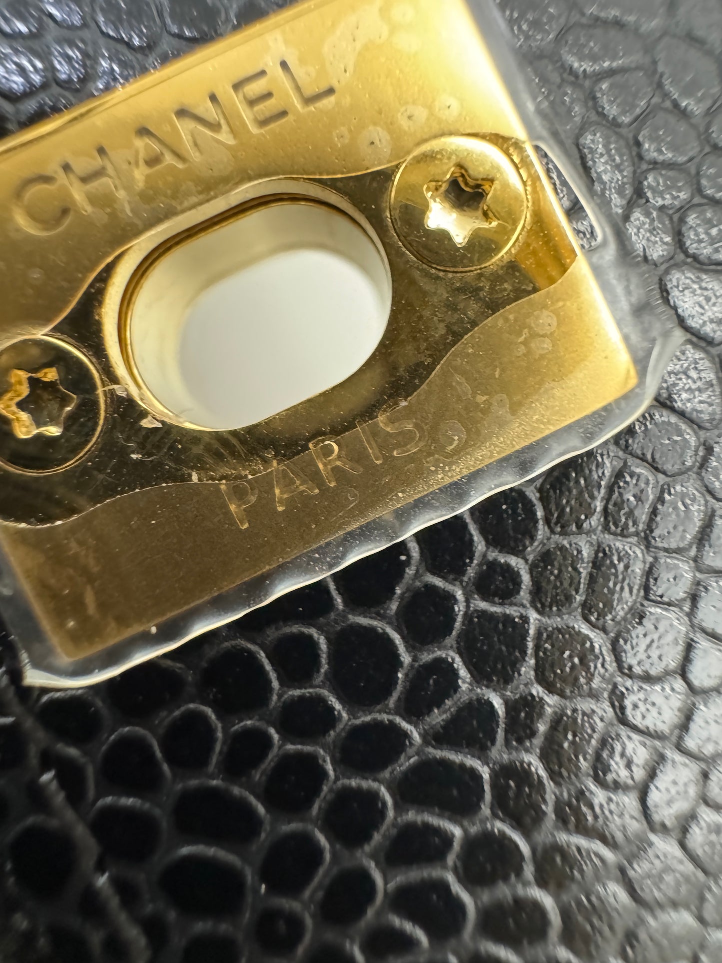 CHANEL Wallet On Chain 黑金牛 新版旋轉扣woc