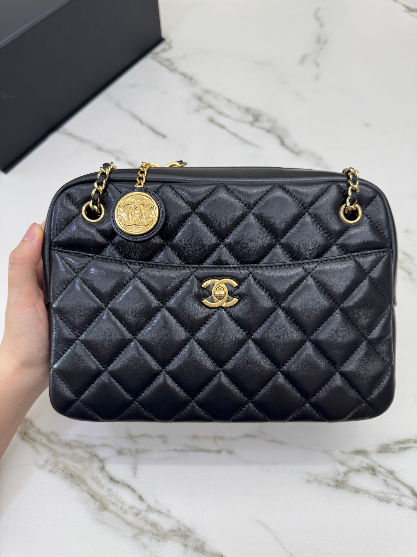 CHANEL 24K 金幣相機包 Medium