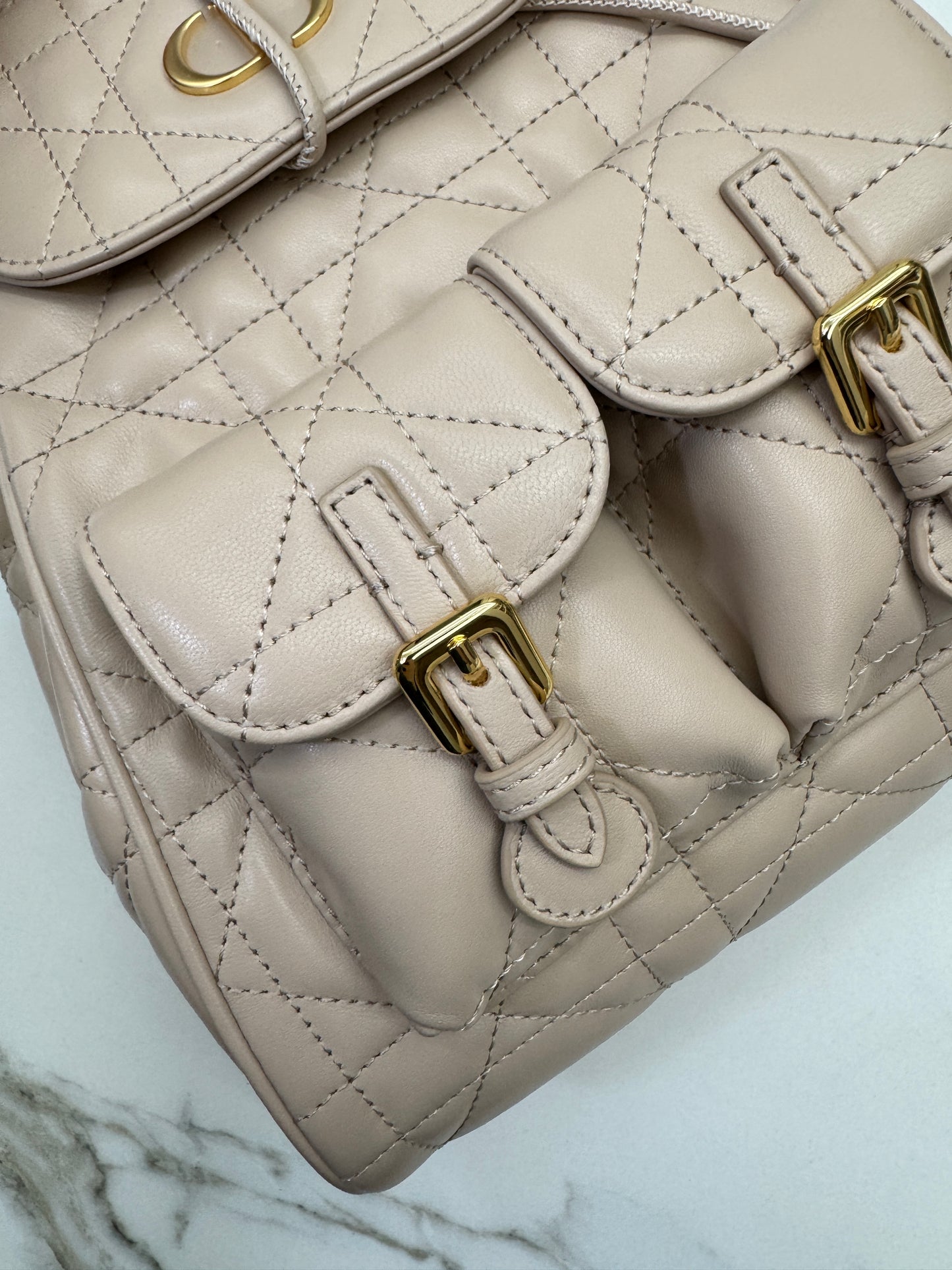 DIOR Caro Backpack Medium 奶茶色