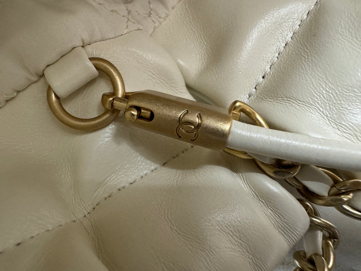 CHANEL 22Bag Mini 鏤空Logo