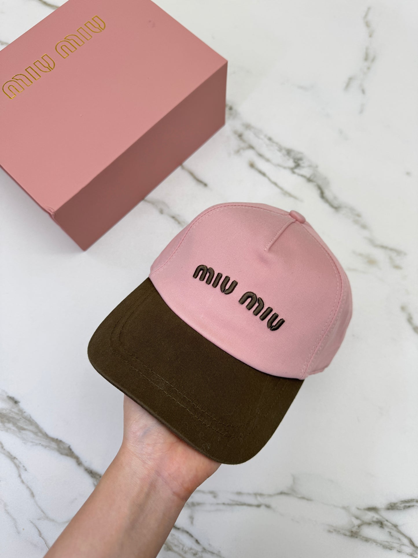 MIU MIU 鴨舌帽 粉紅拼咖啡色￼