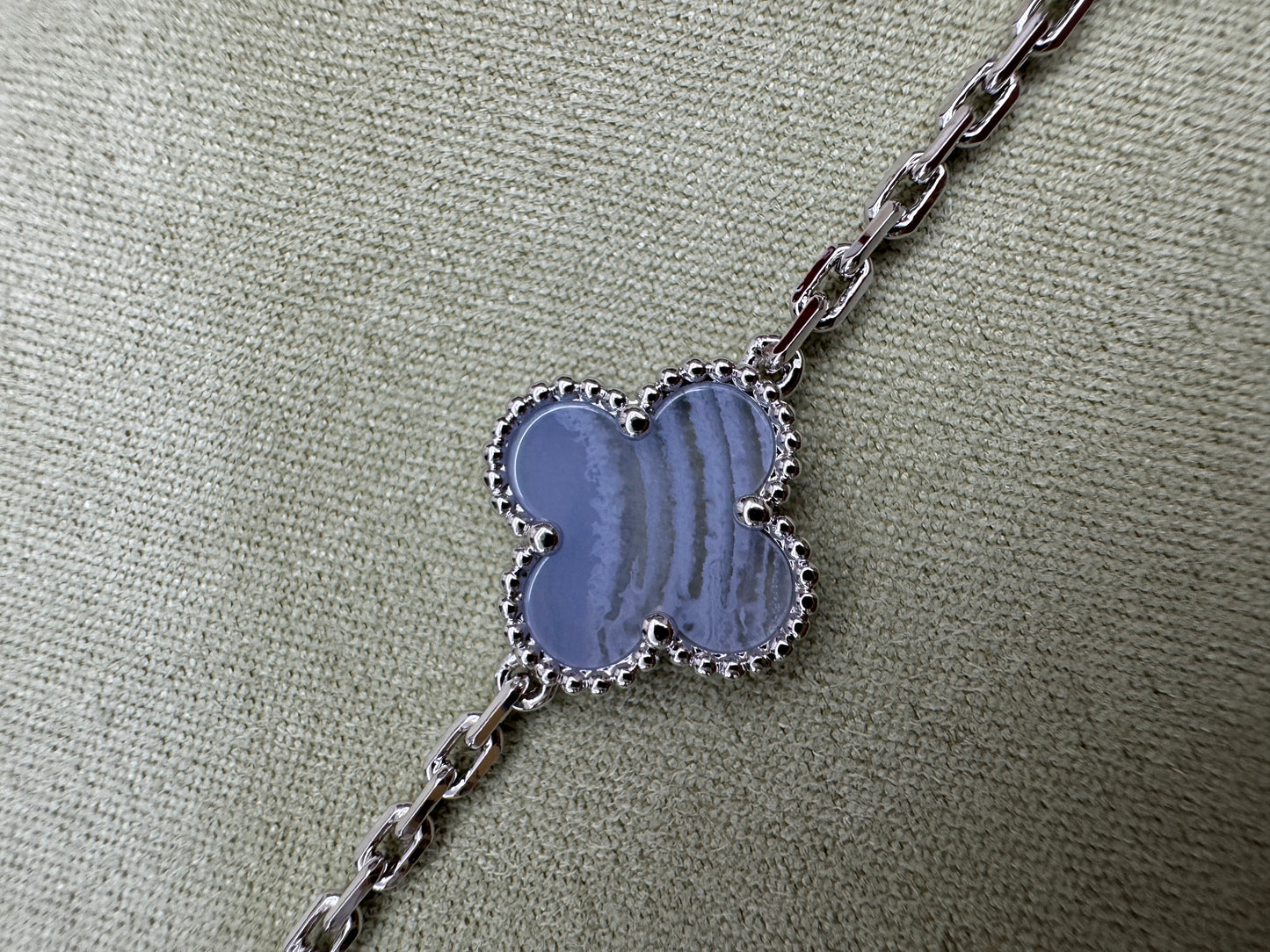 VCA Vintage Alhambra 五花藍玉髓手鏈