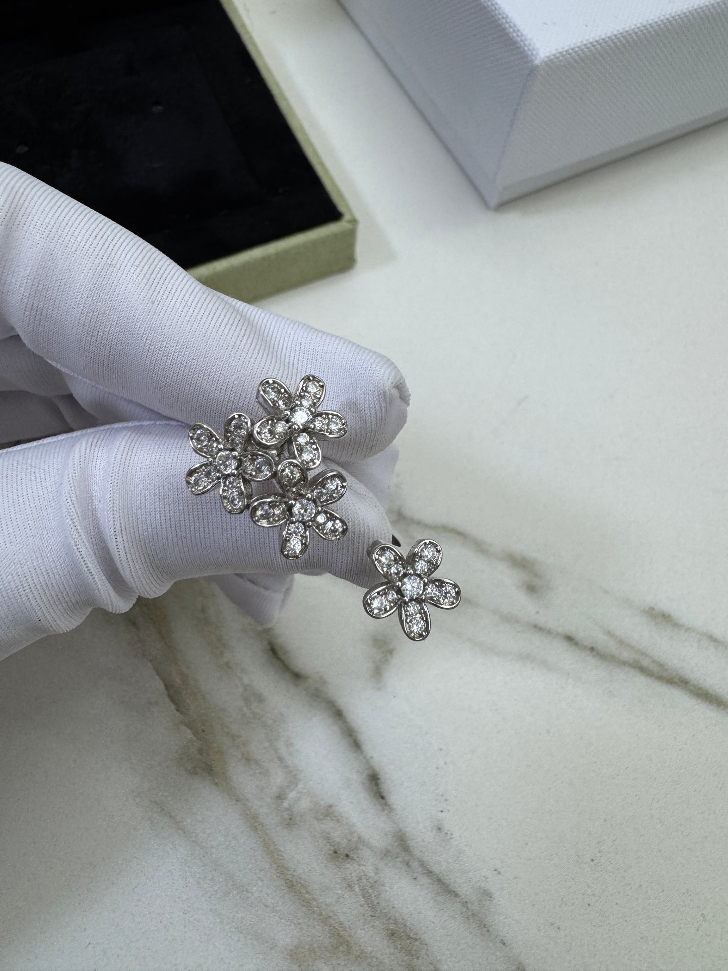 VCA Socrate Between The Finger 指間戒