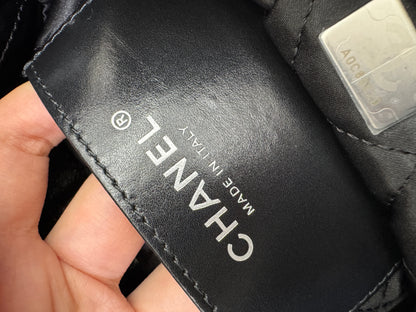 CHANEL Mini 22 Bag So Black 油蠟牛皮