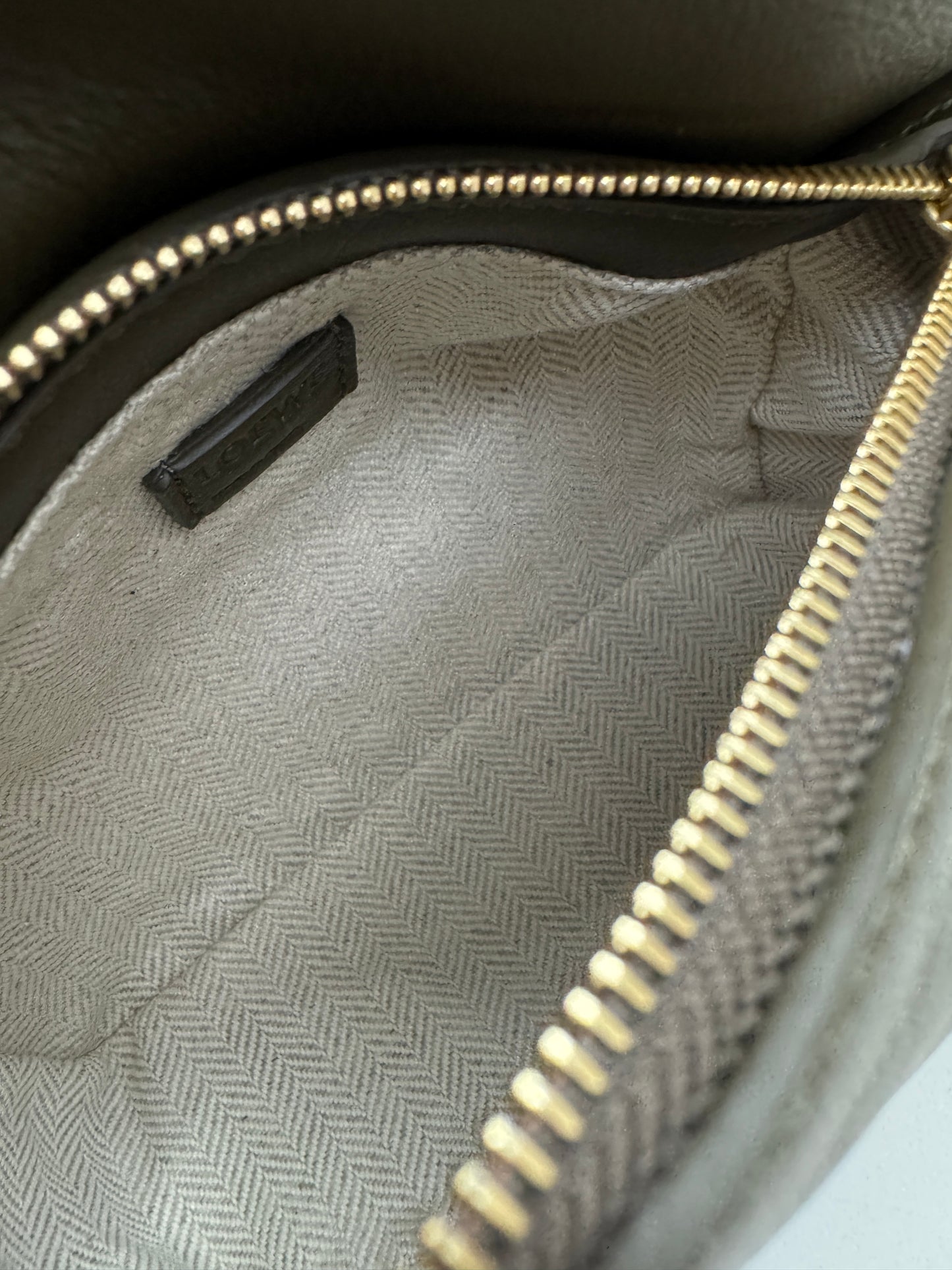 LOEWE Mini Puzzle 深卡其綠