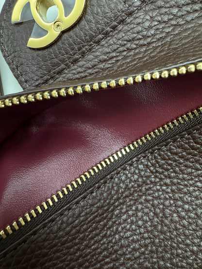 CHANEL Mini Maxi Flap 巧克力色