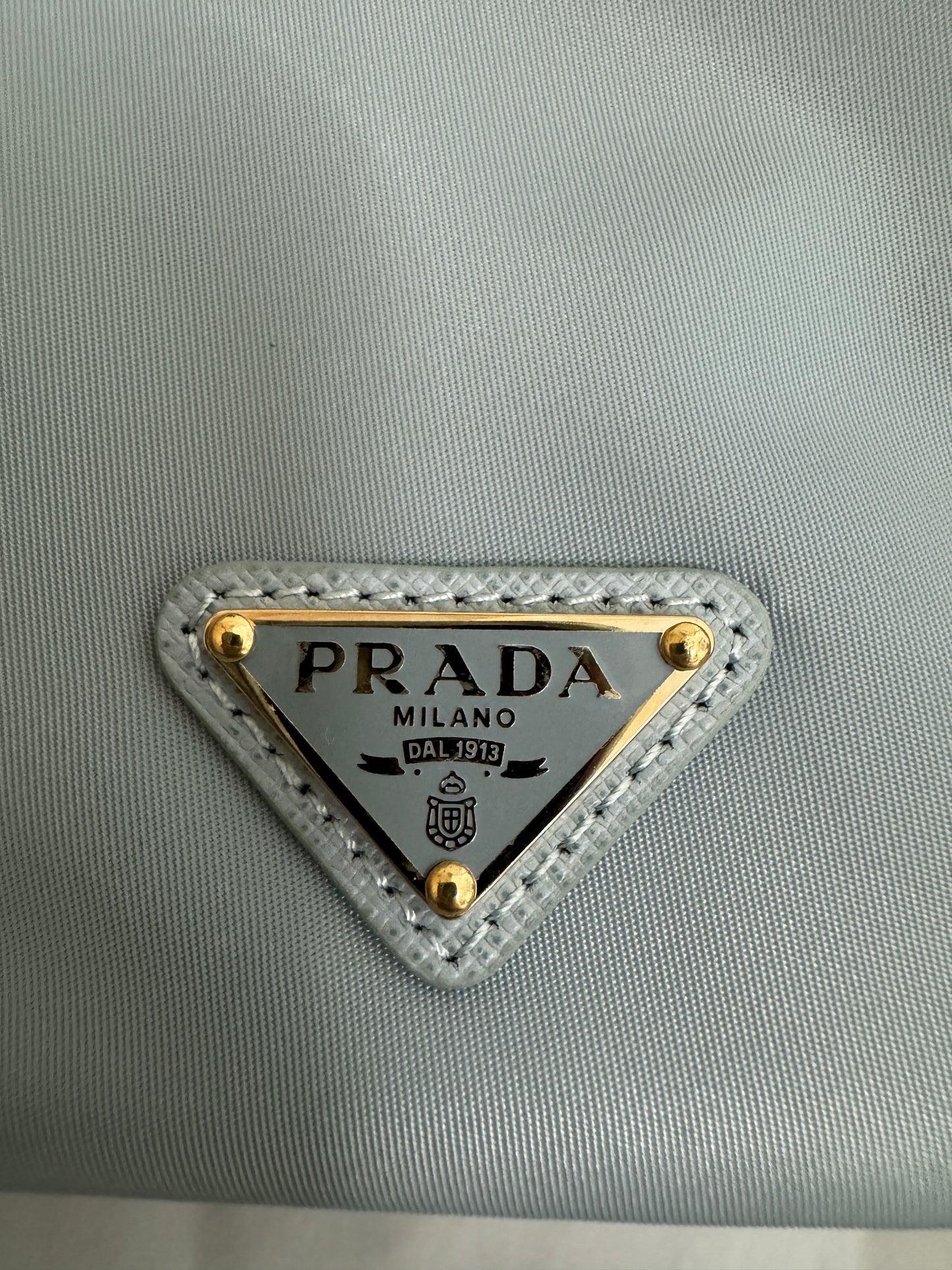 PRADA Re-Nylon 拼皮手柄小水桶 粉藍色