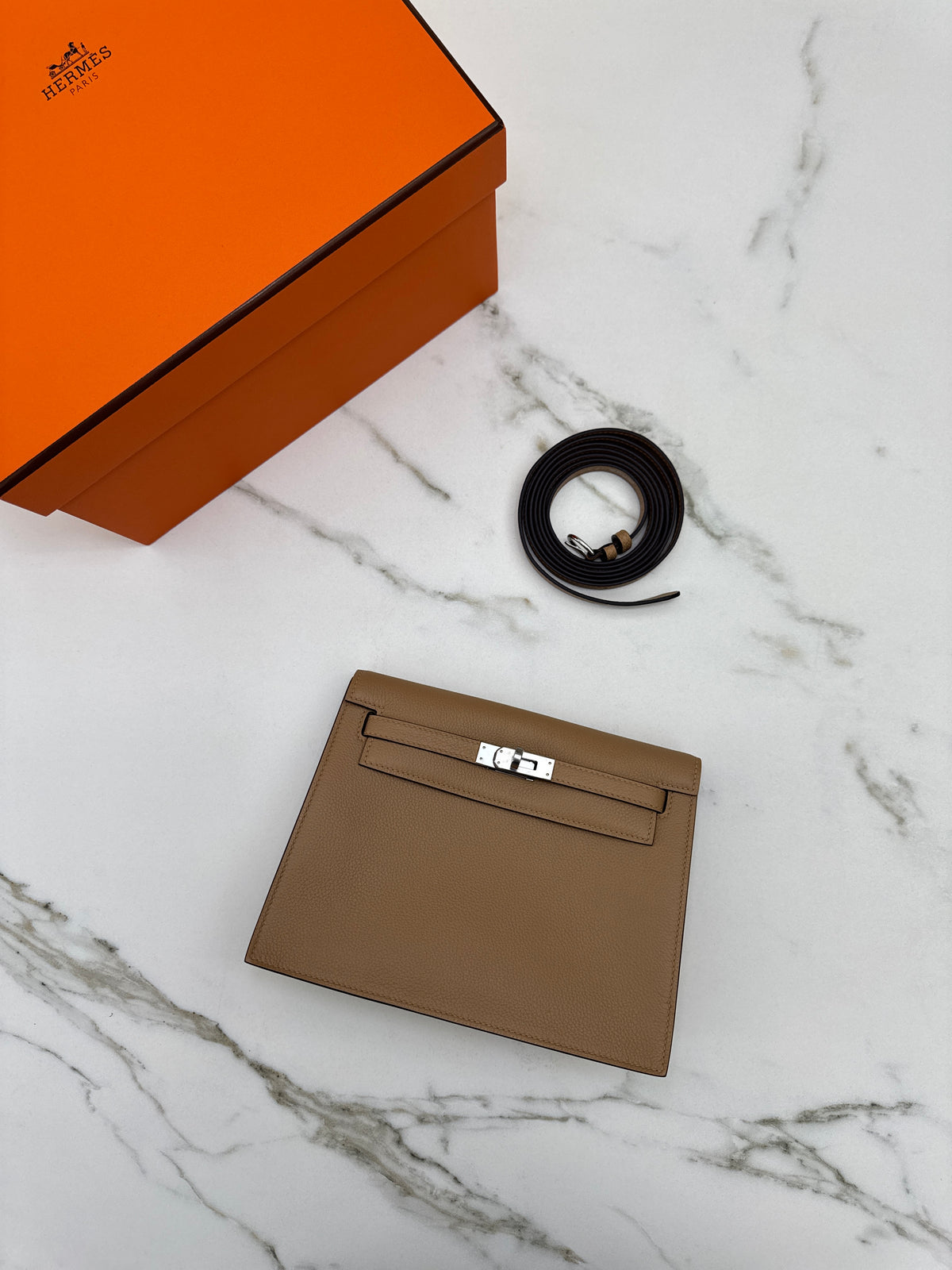 HERMES Kelly Danse 奶茶色銀扣 Chai Evercolor PHW