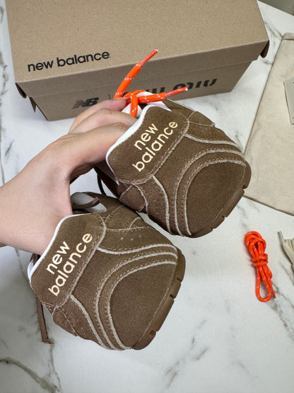 MIU MIU x NEW BALANCE 棕色猄皮軟底運動鞋