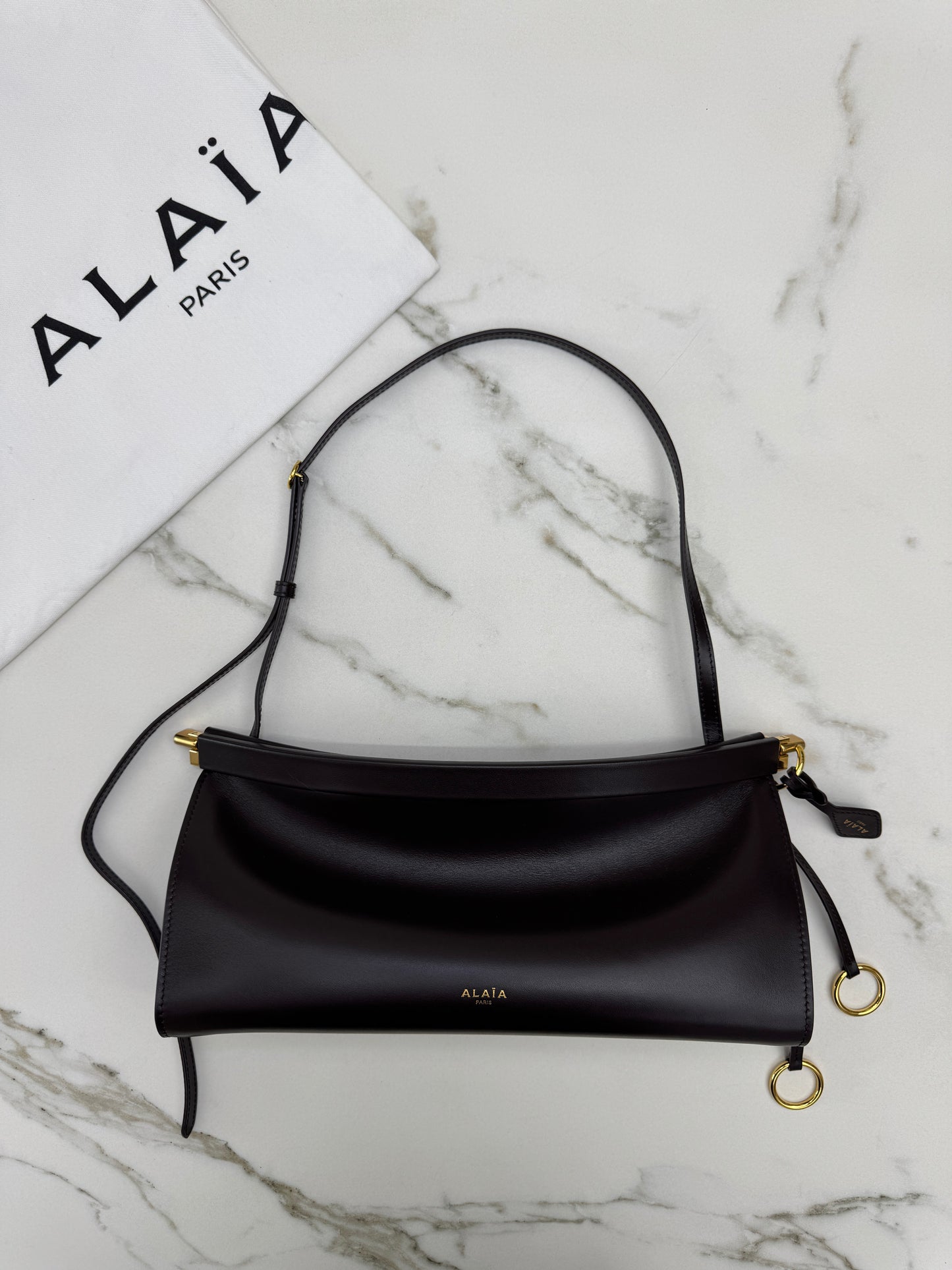 ALAIA Le Click East West Medium 深棕色