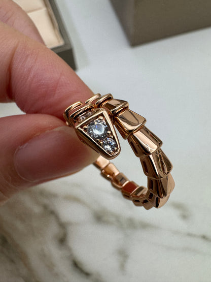 BVLGARI Serpenti 蛇骨戒指 玫瑰金