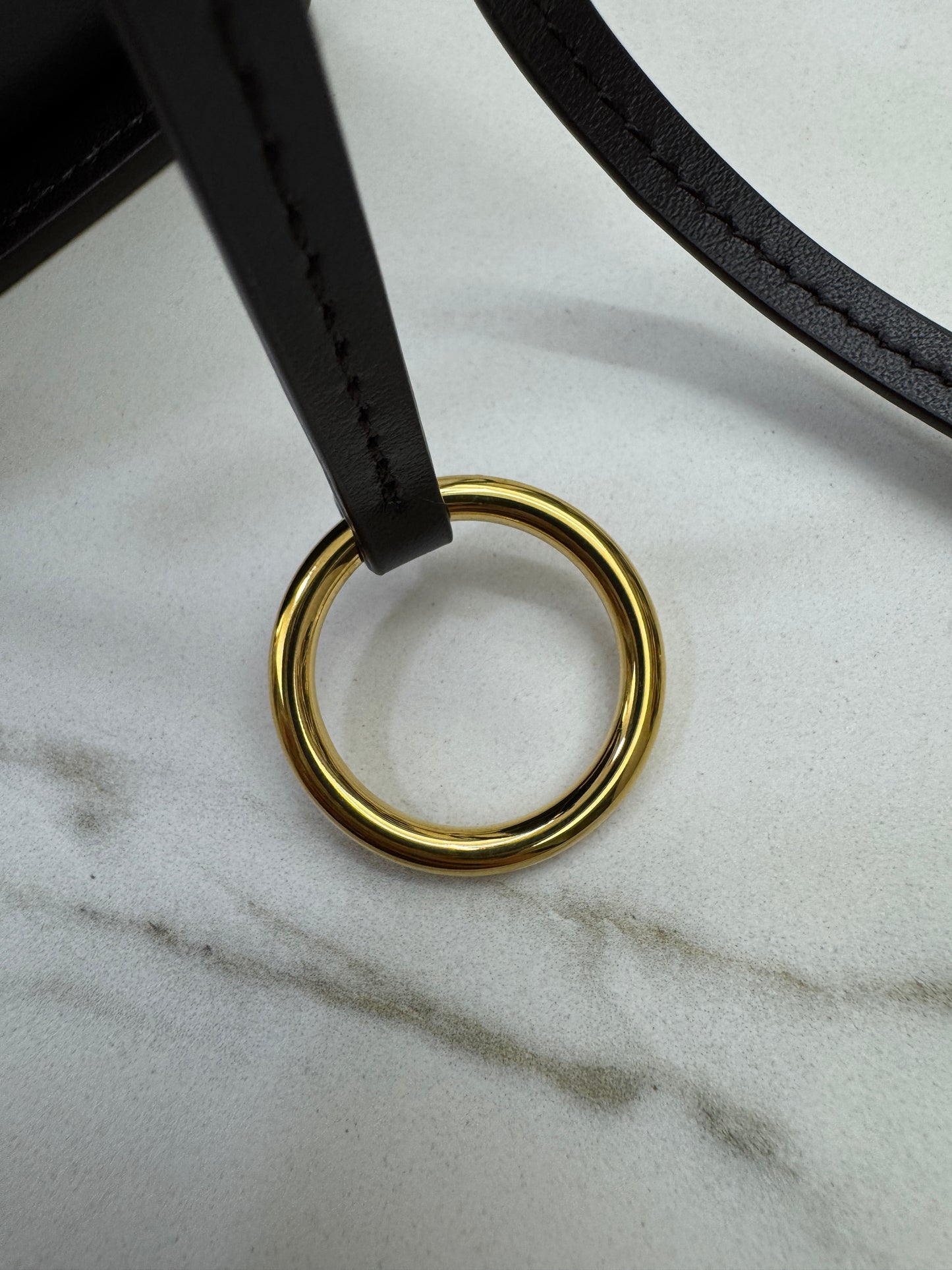 ALAIA Le Click East West Medium 深棕色
