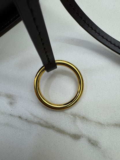 ALAIA Le Click East West Medium 深棕色