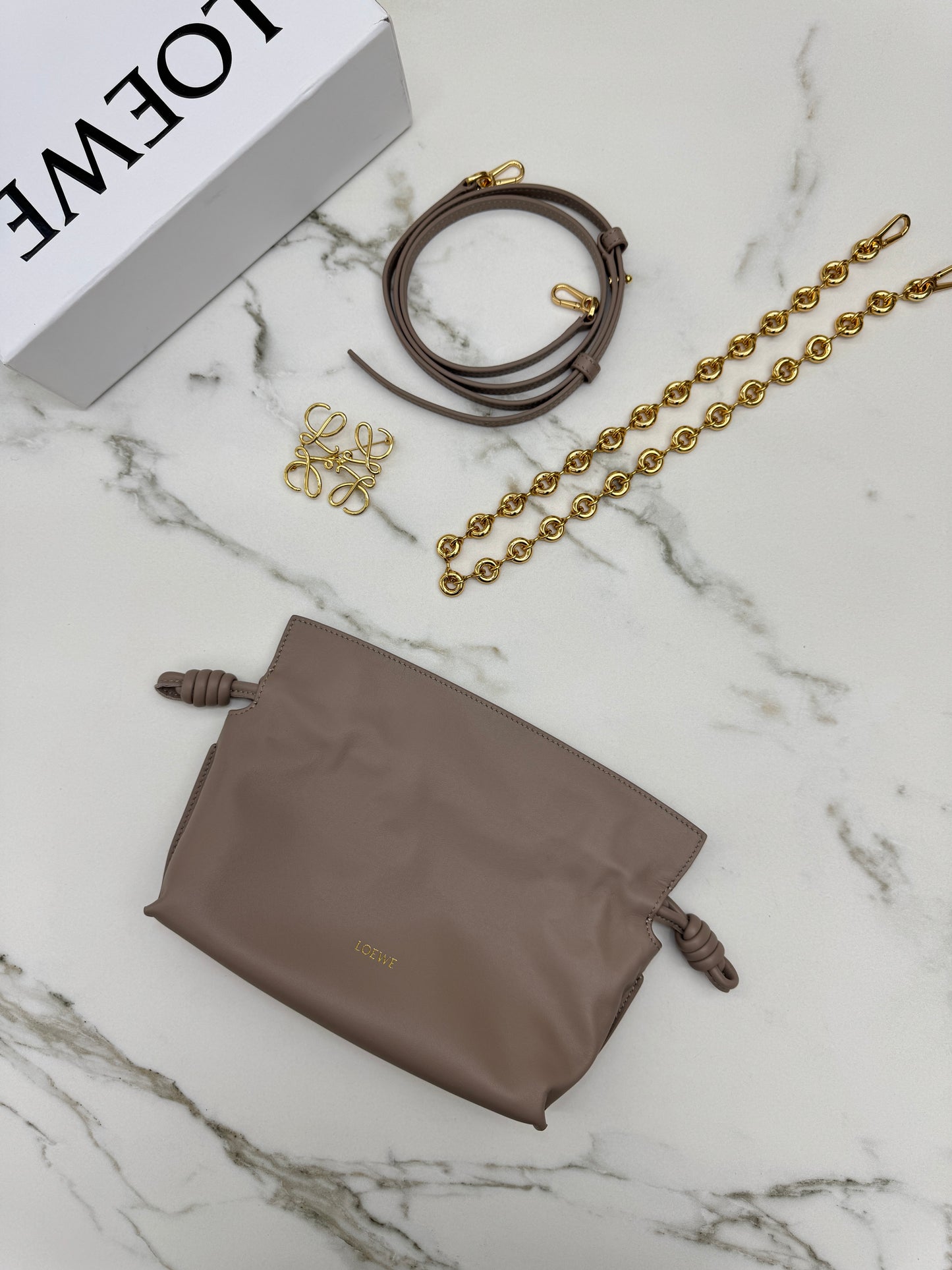 LOEWE Mini Flamenco Purse 沙色 Sand【另加胸針和甜甜圈鏈條】