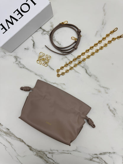 LOEWE Mini Flamenco Purse 沙色 Sand【另加胸針和甜甜圈鏈條】