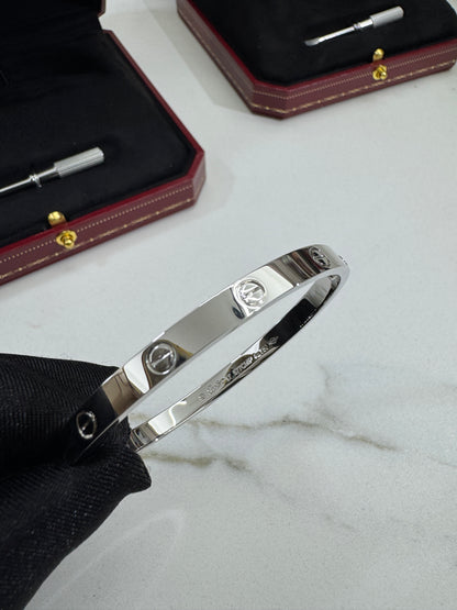 CARTIER Love Bracelet Medium