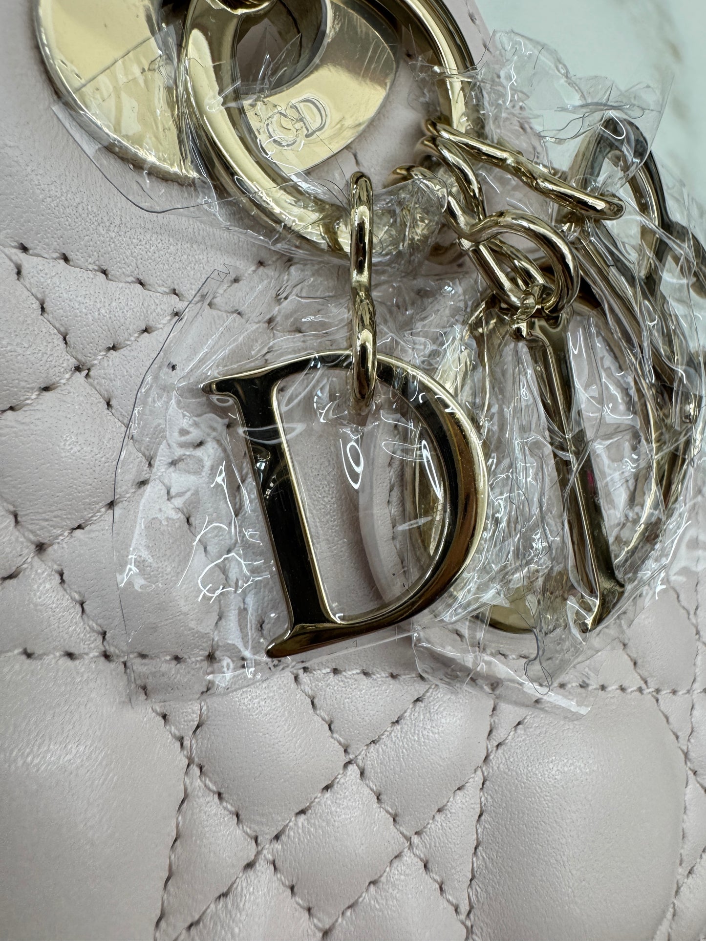DIOR Mini Lady Dior 羊皮三格 淡粉色