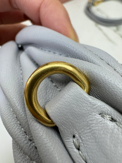 MIU MIU Wander Small 霧霾藍