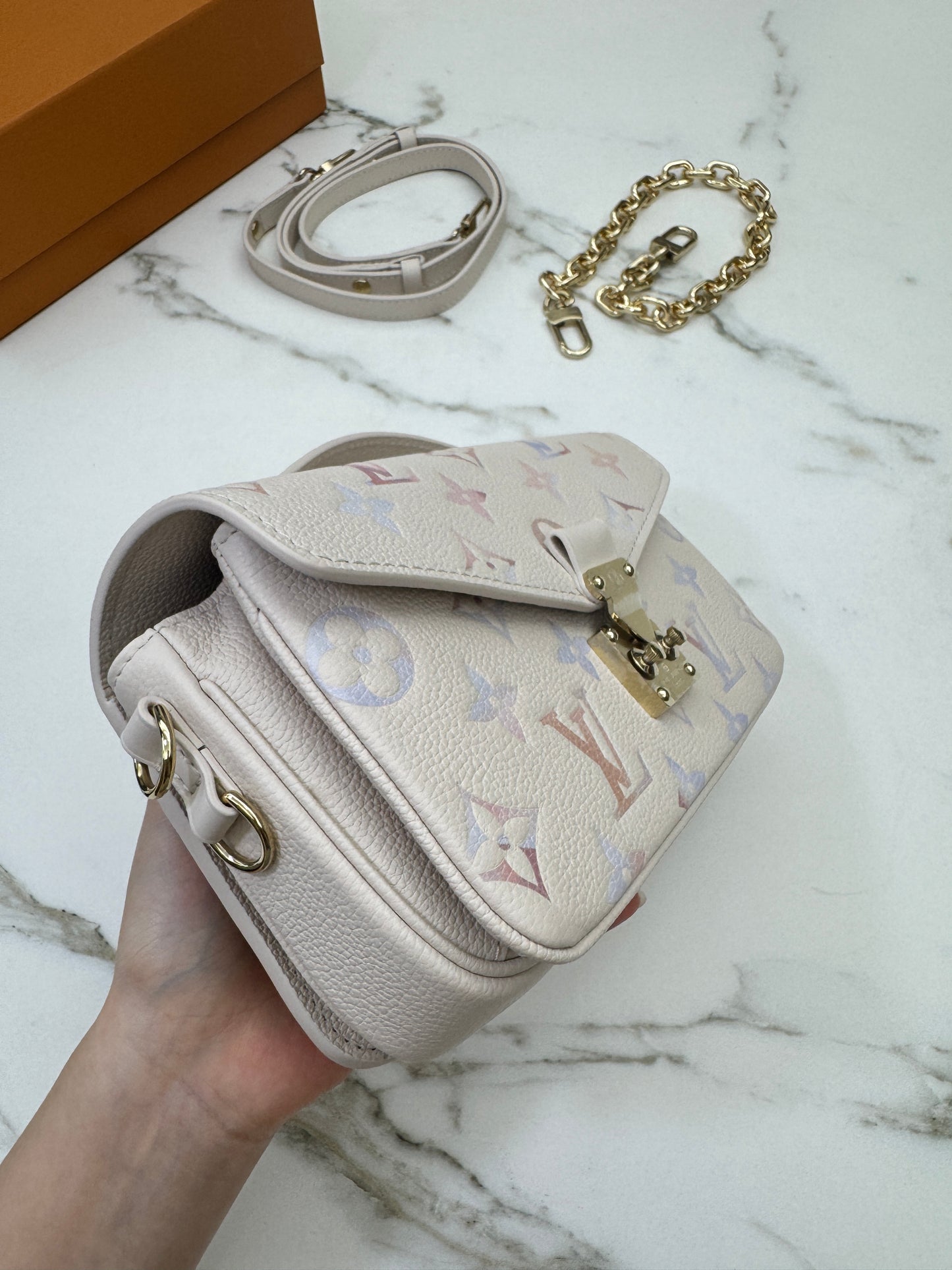 LV Pochette Metis East-West 漸變紫