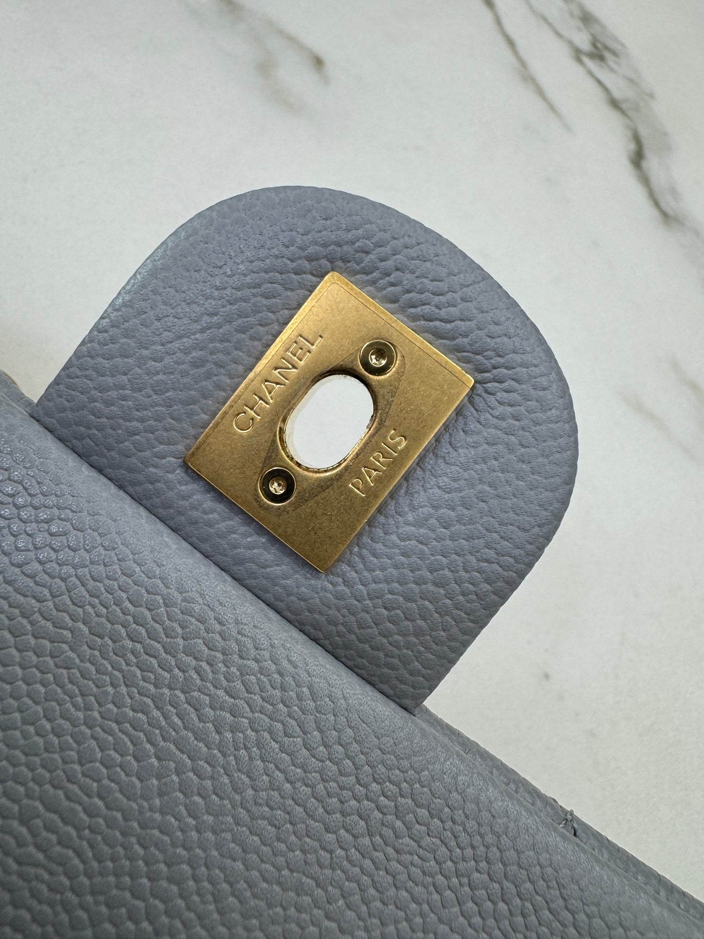 CHANEL 愛心金球 灰色 Mini Flap Bag 20cm