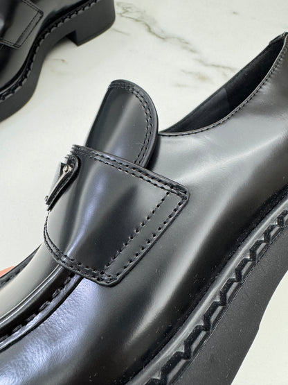 PRADA 光面皮革Loafers
